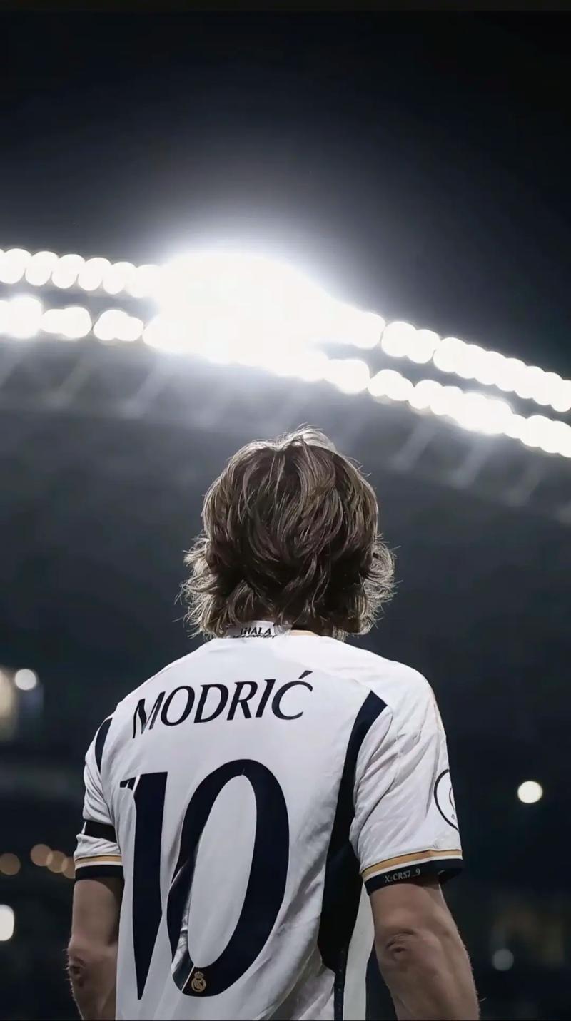 索博斯洛伊：萨拉赫是我的朋友，但这是他和俱乐部之间的事（索博斯洛伊：萨拉赫是好友，此事应由他与俱乐部解决）