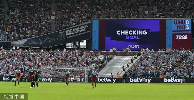 裁判成了最忙的人（全场最忙的是裁判）