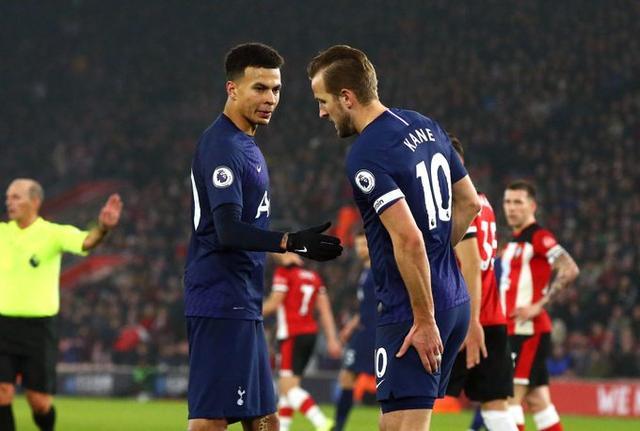 亚冠成都蓉城VS神户胜利船：周定洋坐镇 韦世豪+德尔加多领衔进攻（亚冠成都蓉城战神户胜利船：周定洋压阵，韦世豪搭档德尔加多领衔进攻）