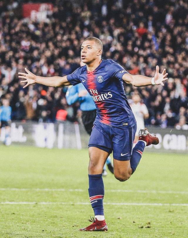 迪纳塔莱：斯帕莱蒂的进攻体系让前锋受益，相信球迷会喜欢他（迪纳塔莱：斯帕莱蒂的进攻打法助力前锋，相信球迷会喜欢他）